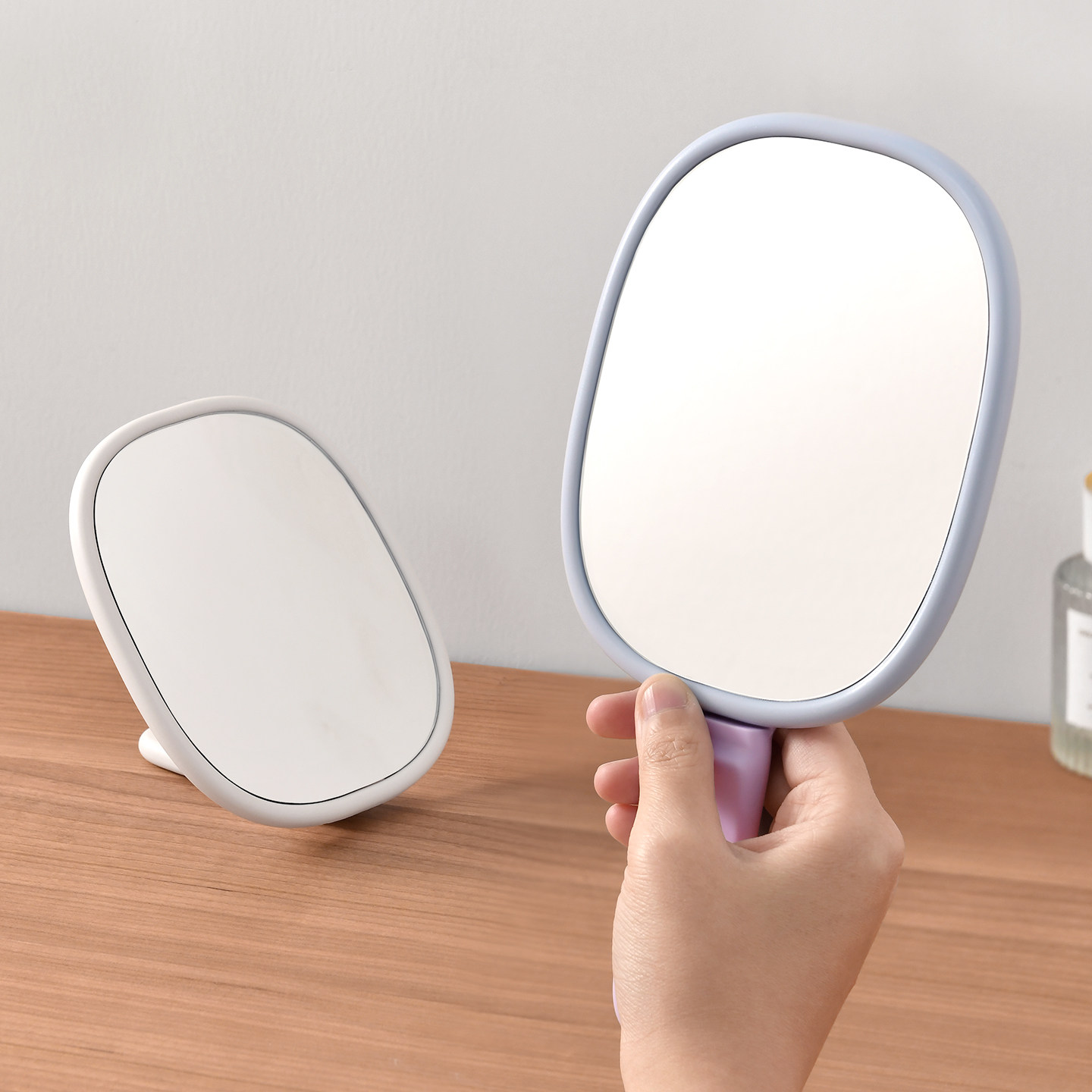 日式可折叠手持化妆镜学生桌面立式小镜子出行便携高清补妆手持镜