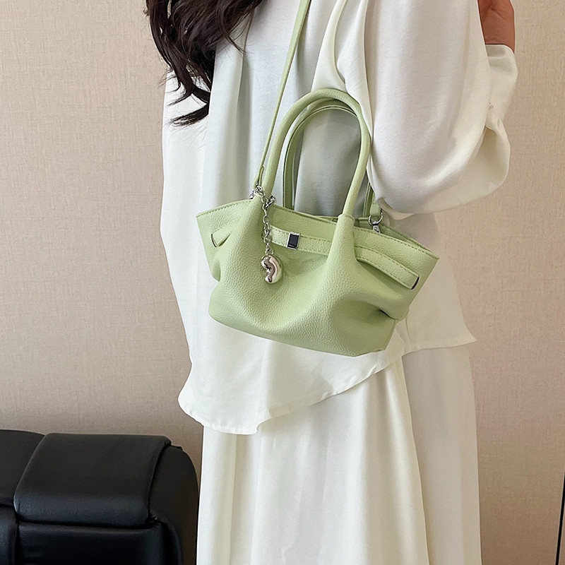 2025新款时尚百搭大容量女士单肩斜挎包休闲小众设计感轻便托特包