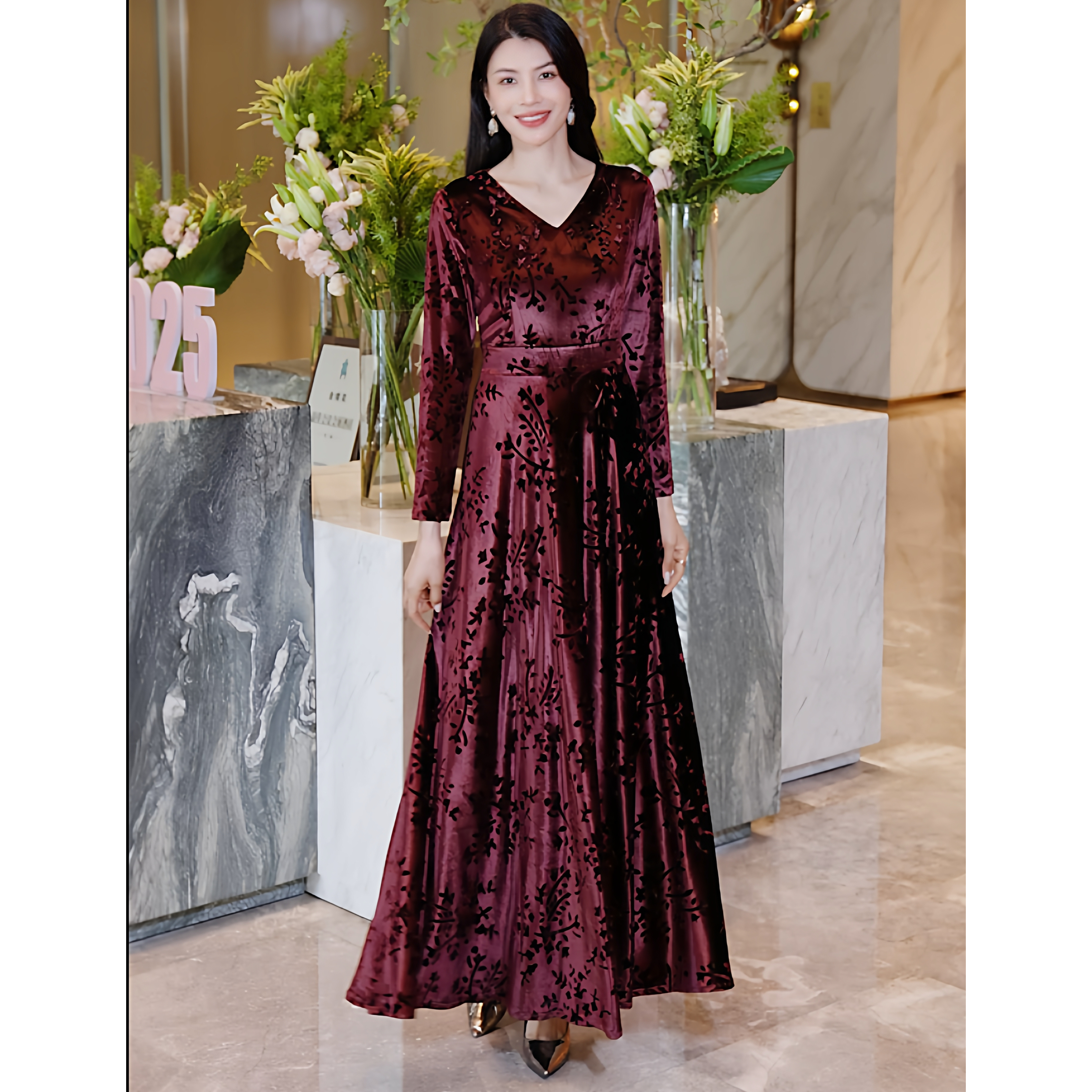 紫色金丝绒时尚新款连衣裙女2025高端大摆裙印花长袖气质长裙子