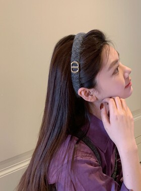 慵懒风金标CD猪鼻子灰色毛呢发箍女高级感日常压发头饰高颅顶头箍