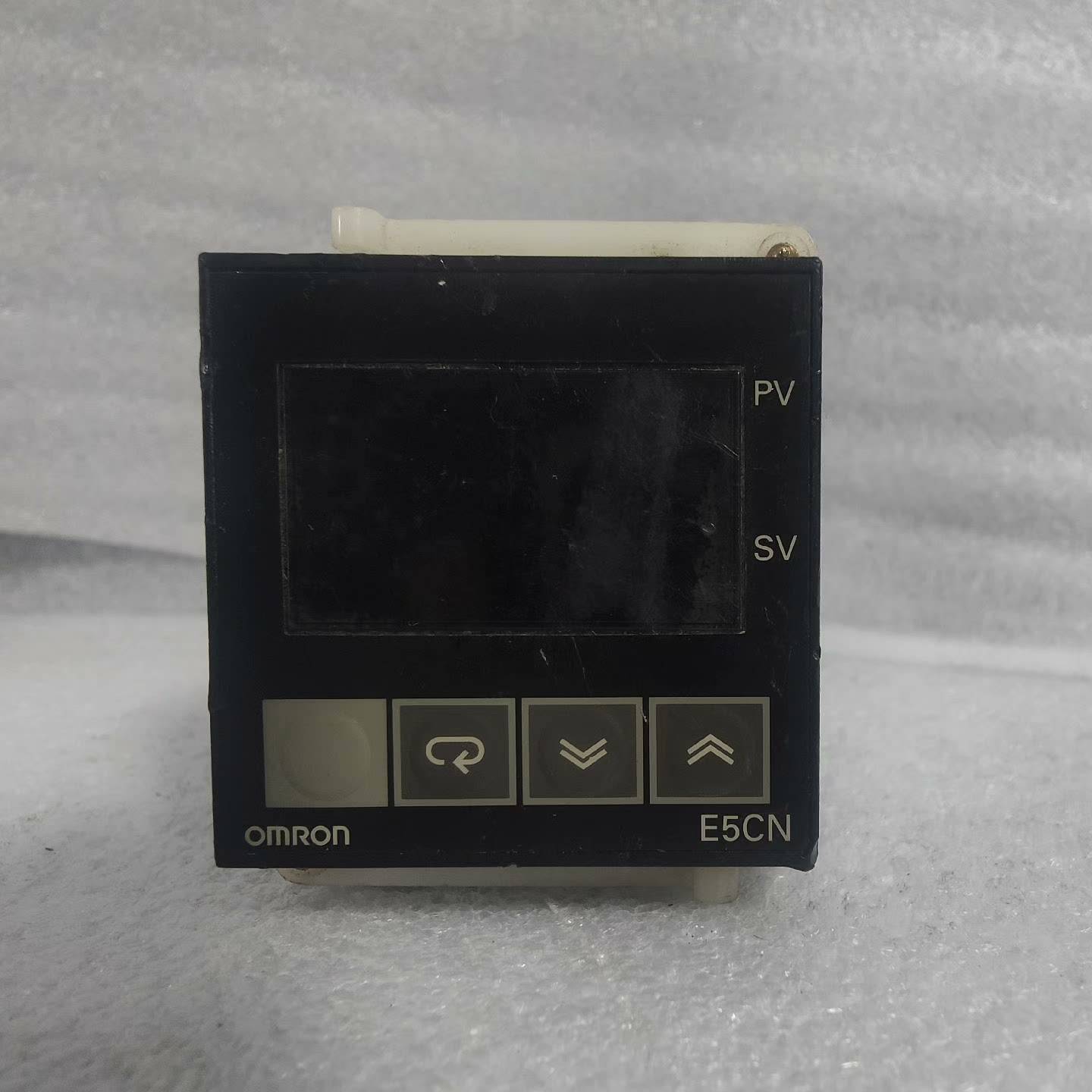 维修议价温控器 E5CN-Q2HBTC实物图，成色漂亮，