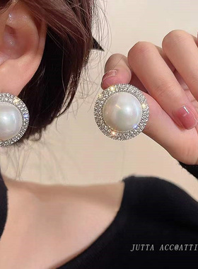 复古气质名媛轻奢2026年爆闪带钻大圆圈珍珠耳钉耳环女赫本风耳饰