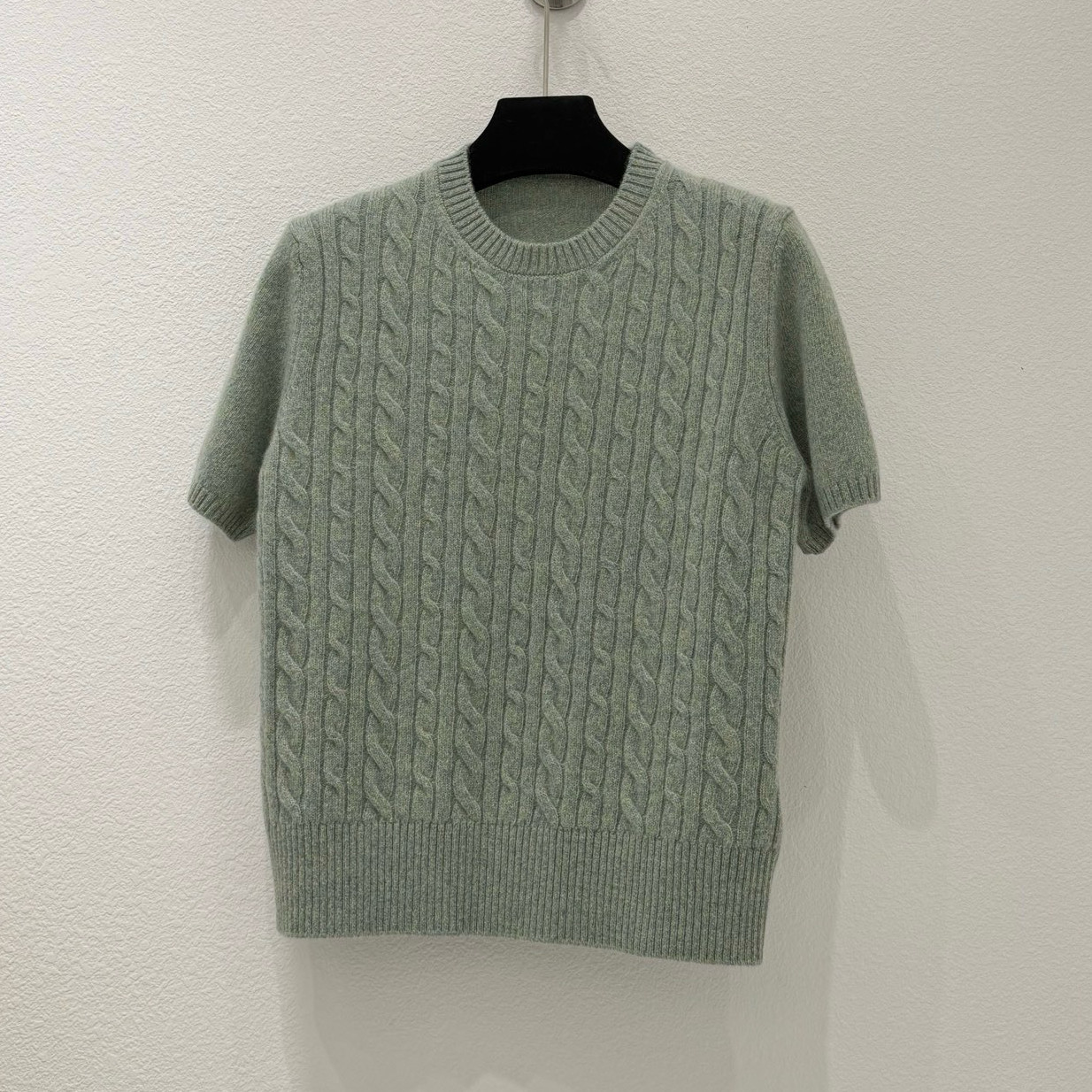 美拉德色系圆领麻花纹羊绒针织衫短袖女早春新品简约基础百搭上衣