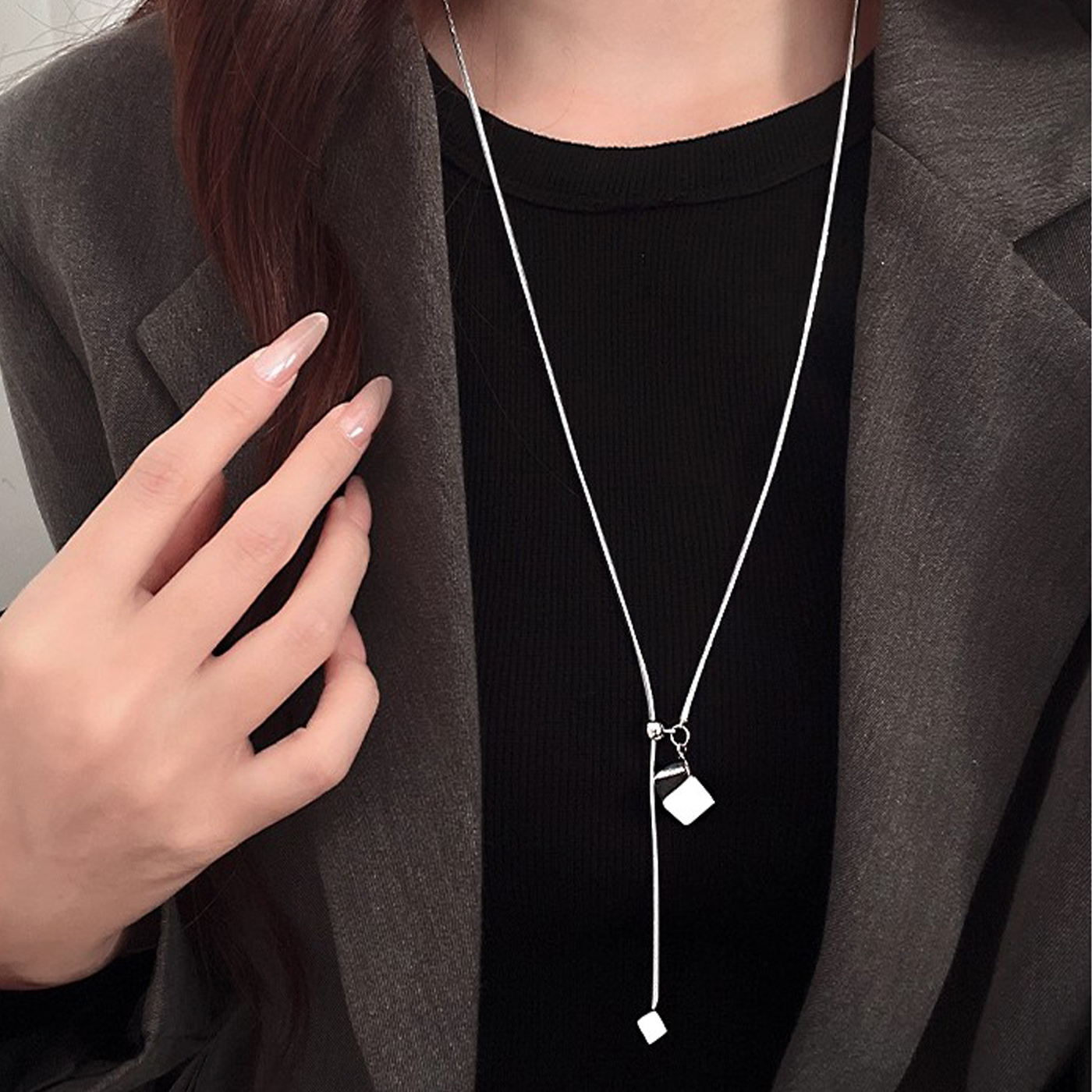 Z小姐简约方形吊坠项链