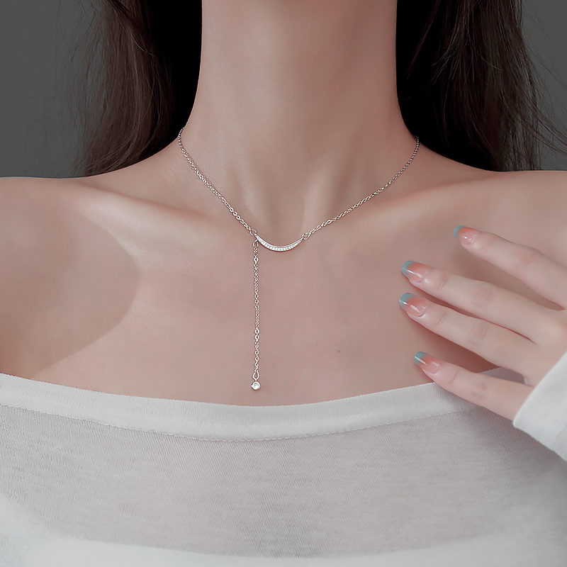 Z小姐高级感微笑月牙流苏项链