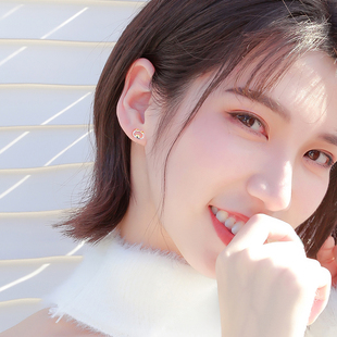 设计感小猪耳钉女纯银气质简约小巧可爱猪猪本命年耳环转运猪耳饰