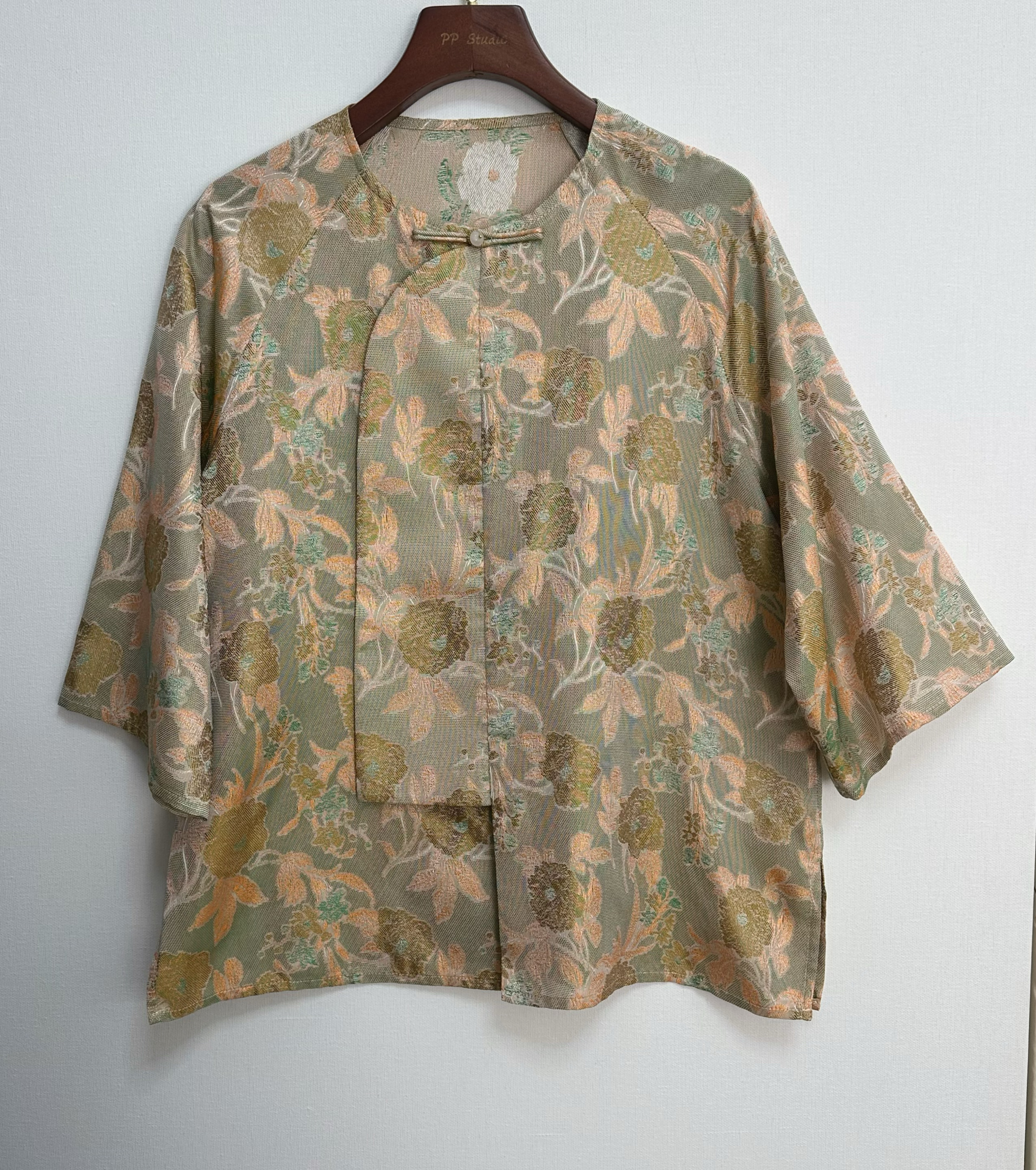 四经绞罗  带偏光感 一百桑蚕丝  透气不透肉 推荐款