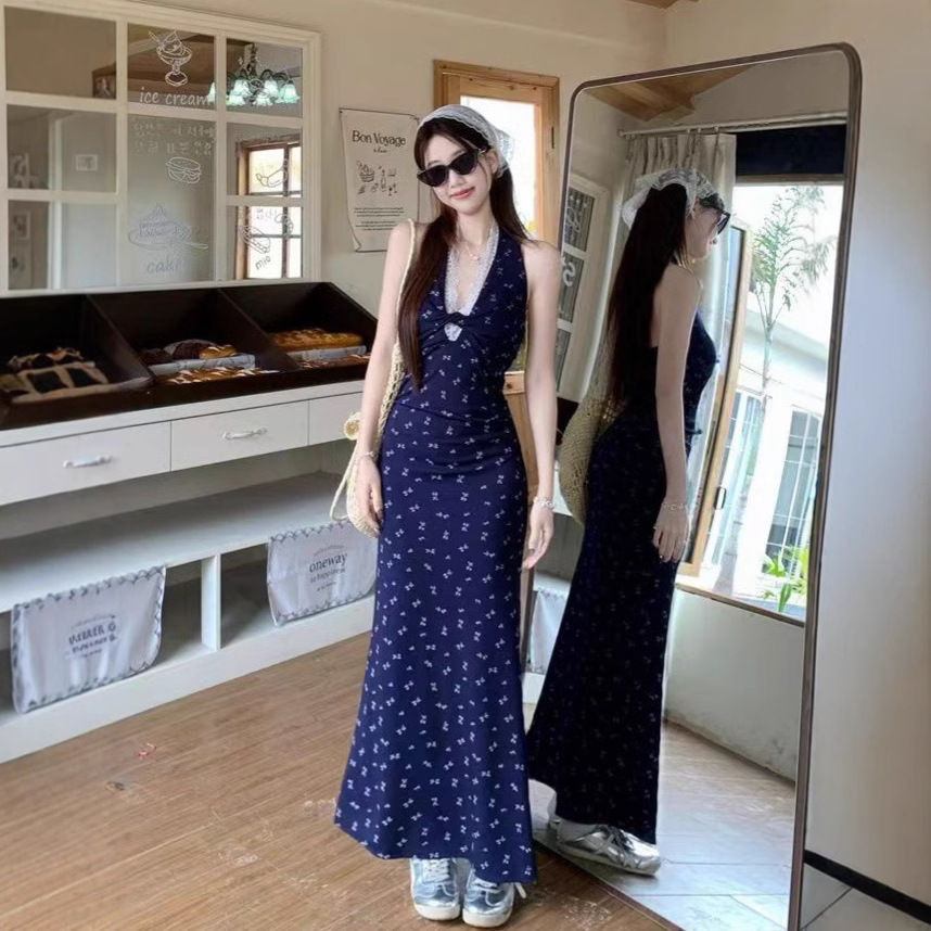 纯欲辣妹露背碎花挂脖连衣裙女夏季新款收腰显瘦蕾丝拼接包臀长裙