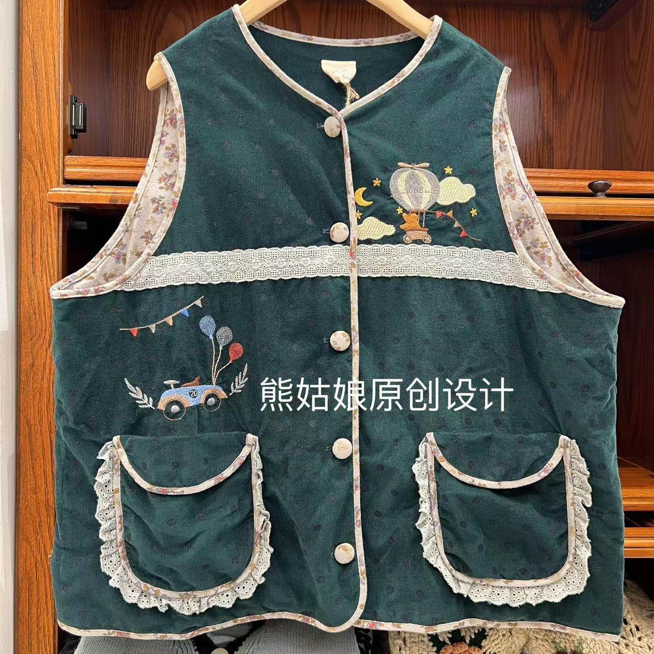 熊姑娘2023秋季新款女马甲坎肩印花开衫森系女装上衣高级感显瘦