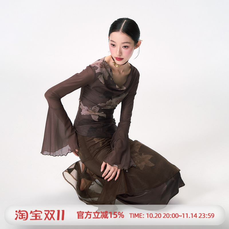 杨二大梦百合喇叭袖荡领短上衣