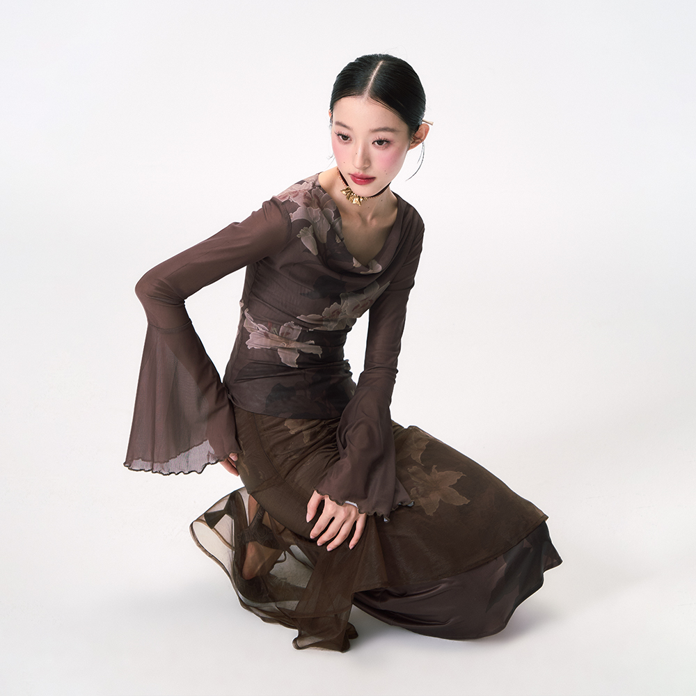 杨二大梦百合喇叭袖荡领短上衣