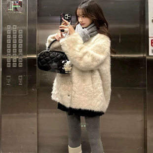小湖羊皮毛一体外套女冬季环保皮草加厚白色时尚气质羊羔毛绒上衣