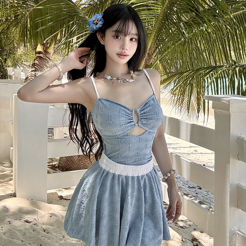 遮肚显瘦吊带裙式连体泳衣度假