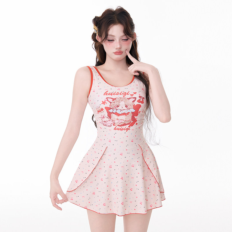 泳衣女2026新款甜美辣妹连体保守遮肚显瘦学生绝美泡温泉度假泳装