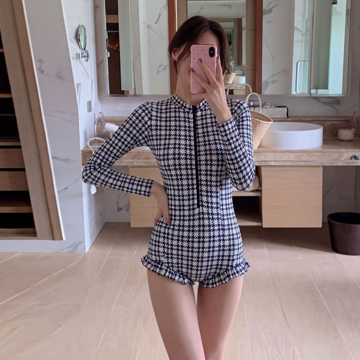 格纹长袖防晒显瘦连体泳衣女