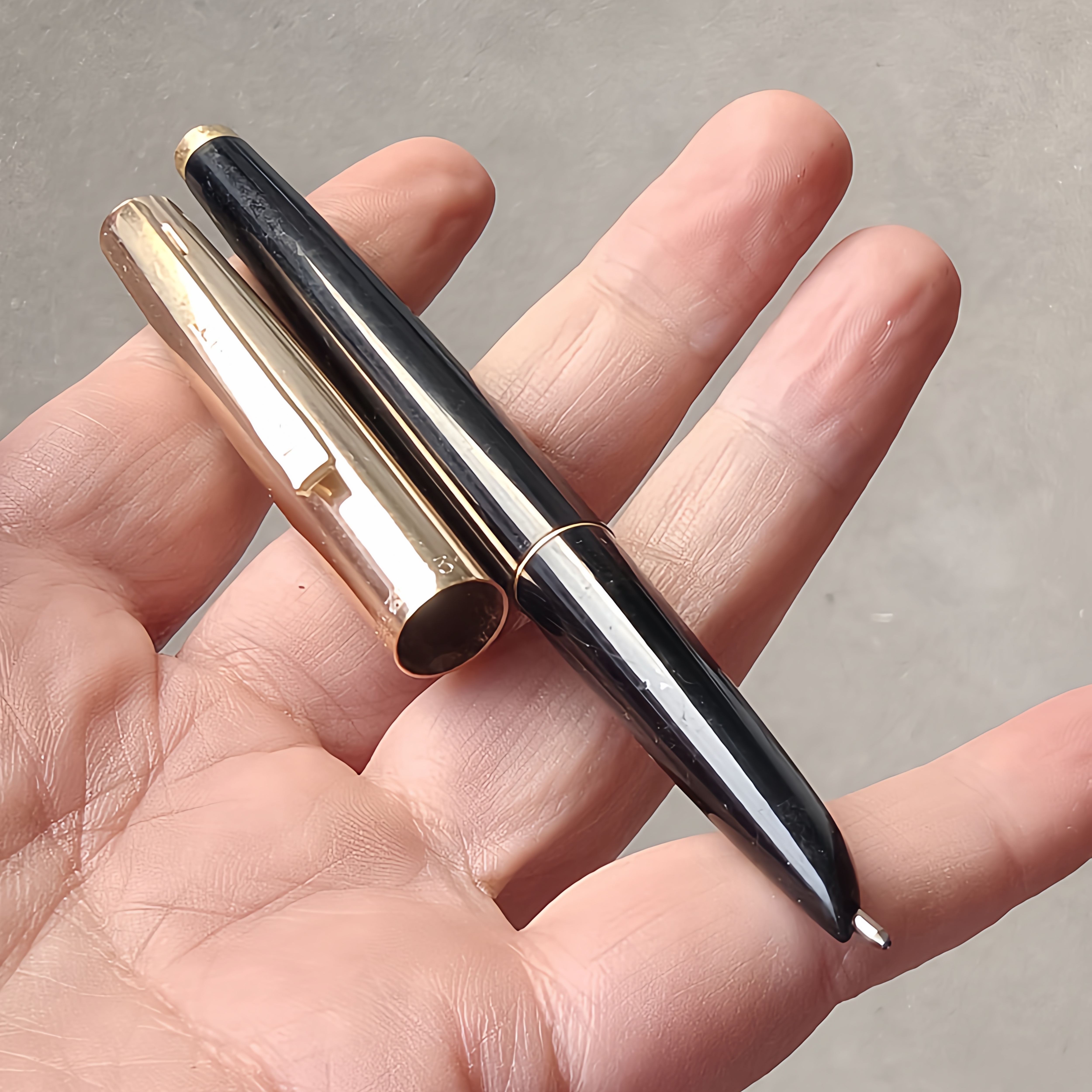 80年代英雄331圆珠笔弯头库存的怀旧收藏 不能写 亏本清仓卖道具