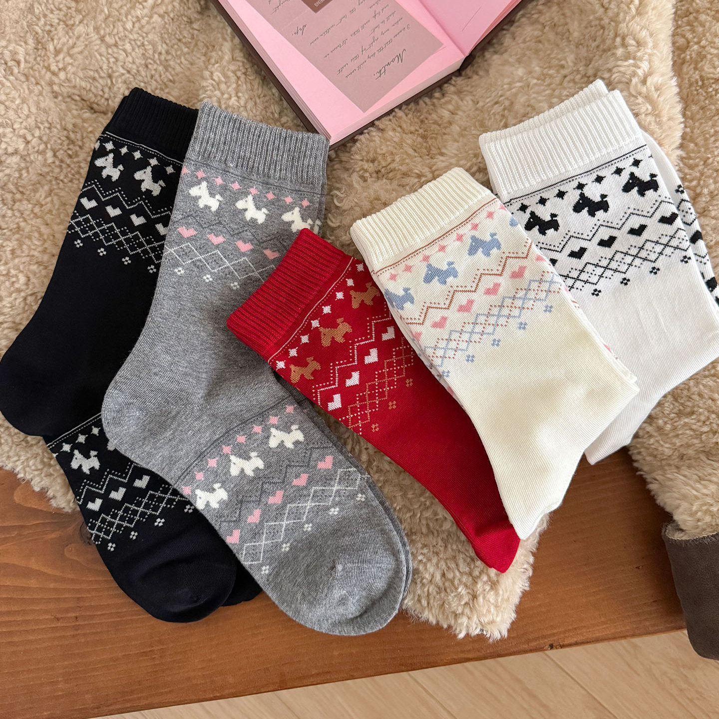 会起球的袜子 复古费尔岛图案女士中筒袜 百搭休闲学生少女风棉袜