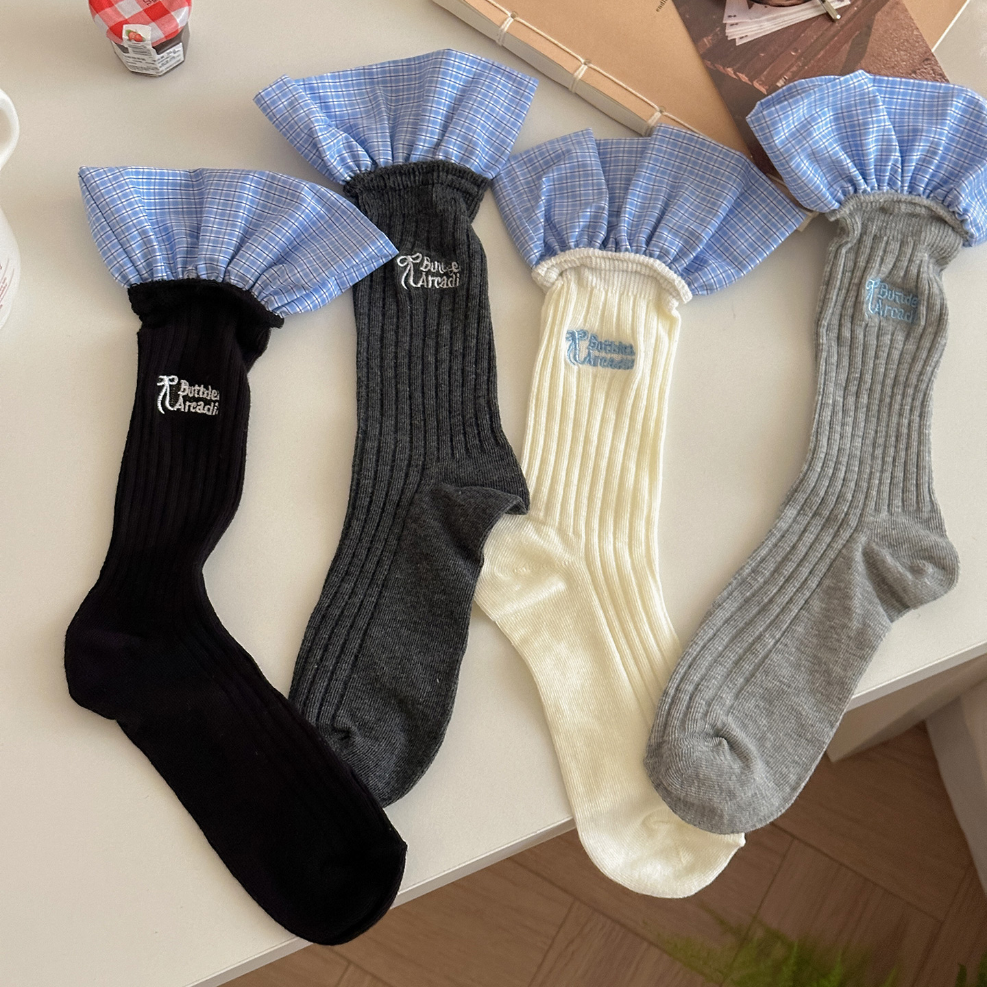 女士拼接蓝色格子花边中筒袜