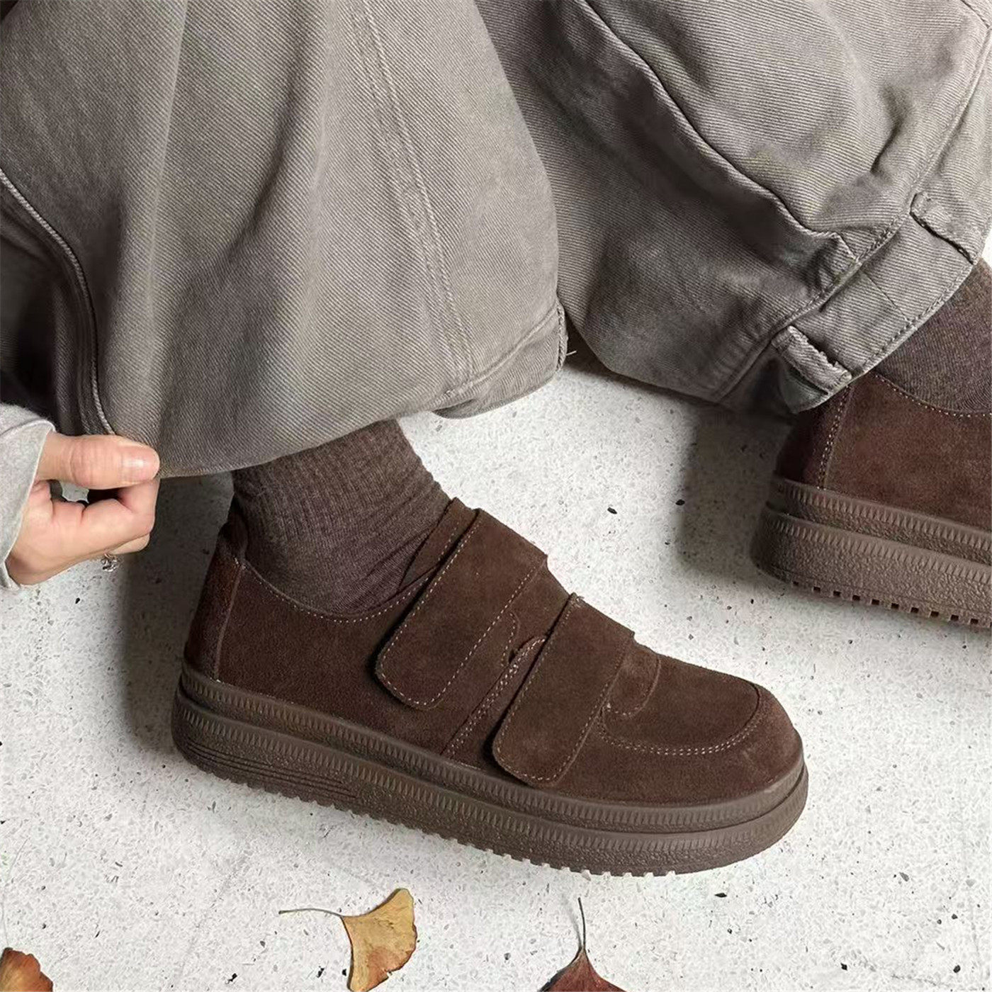 恋典加绒厚底勃肯鞋女2025冬季新款显脚小真皮魔术贴懒人保暖棉鞋