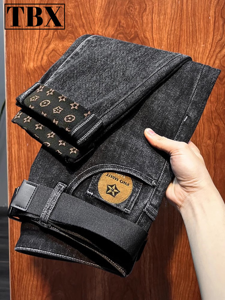 高端黑色牛仔裤男人的2025年新的夏季瘦男人的裤子修身小腿裤男人