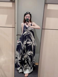 yjiid自制23夏新品 度假风舒适亚麻印花V领褶裥A字长款吊带连衣裙