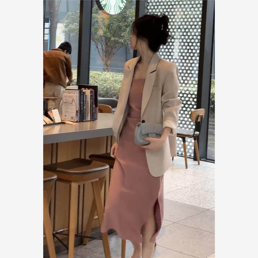 2024春装新款设计感气质显瘦吊带连衣裙搭高级西装外套女两件套