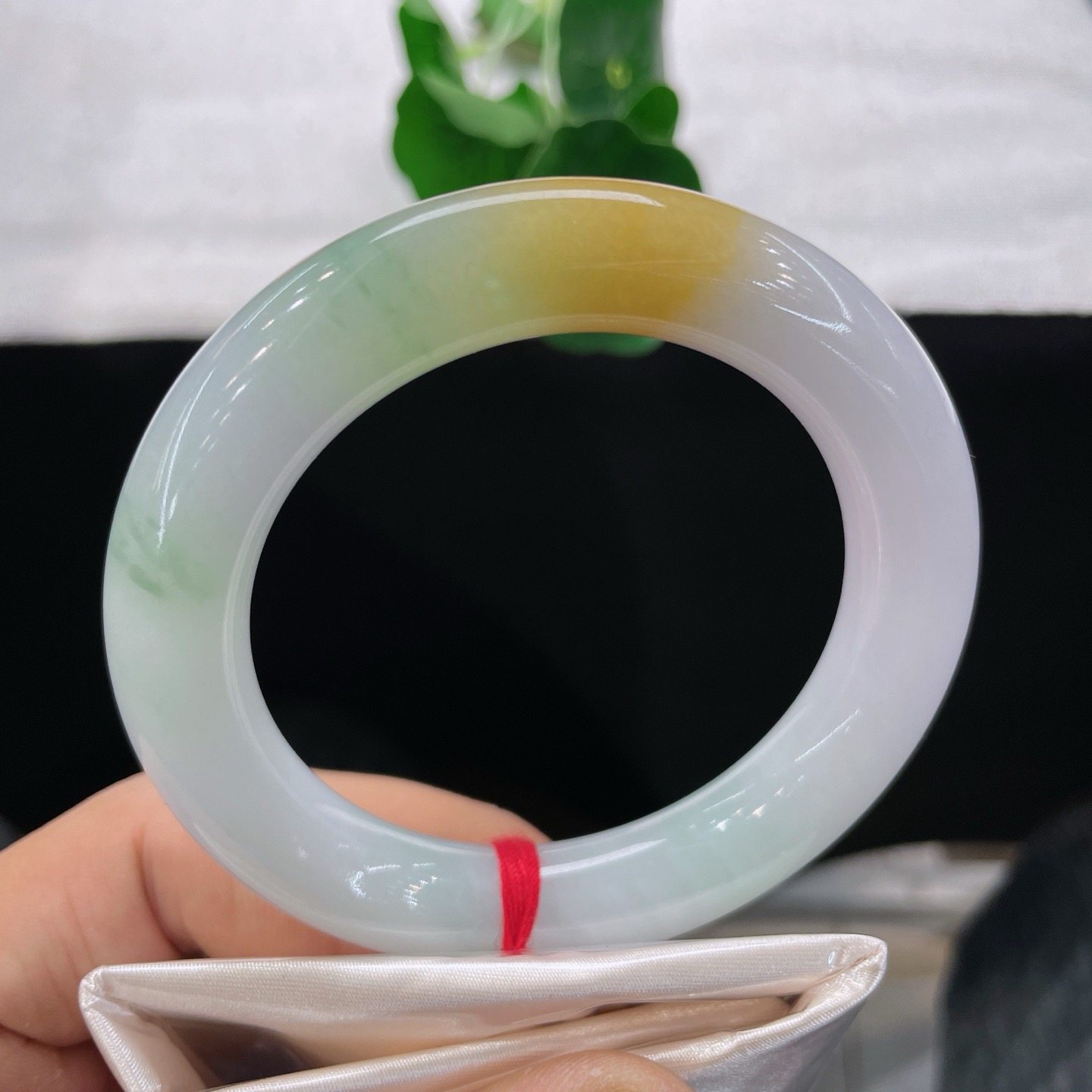 56-57圈口翡翠手镯正品缅甸料A货天然玉石三彩黄翡飘花圆条玉镯子