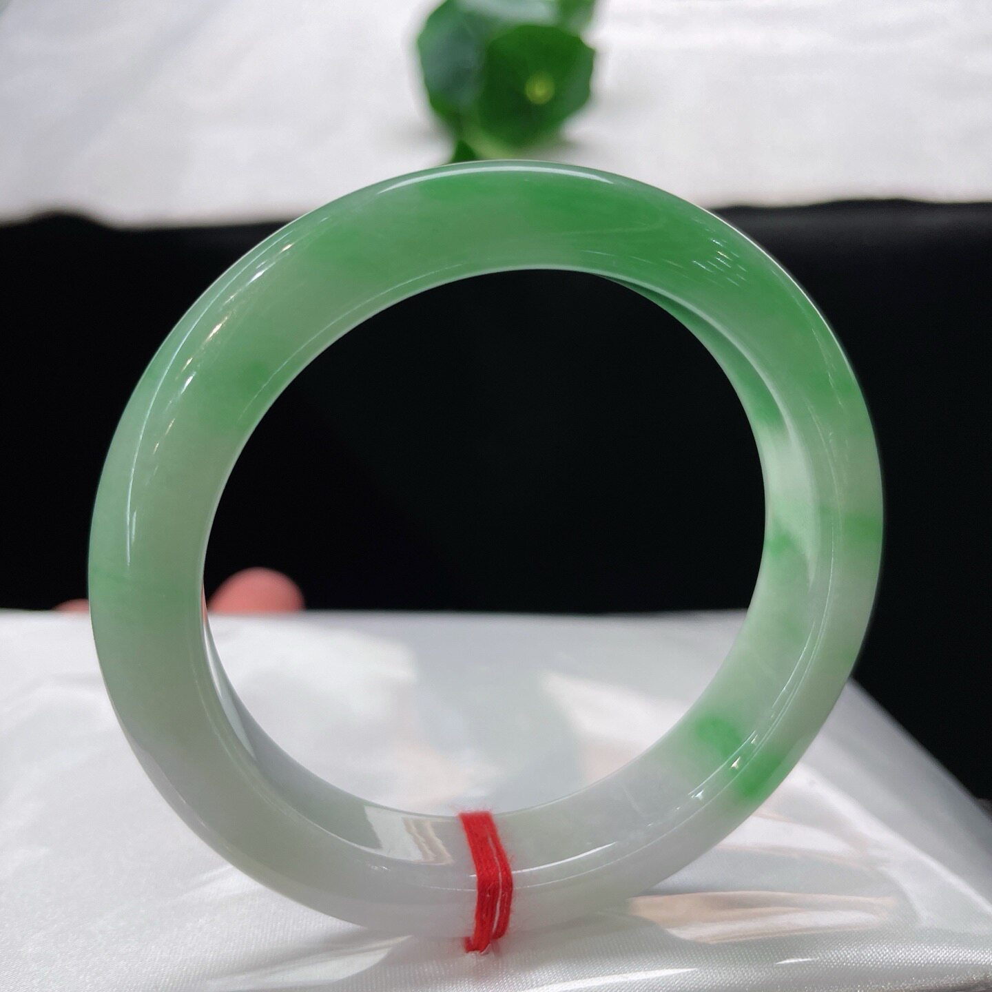 56-57圈口翡翠手镯女缅甸料A货天然玉石白底青正圈平安镯玉镯子女