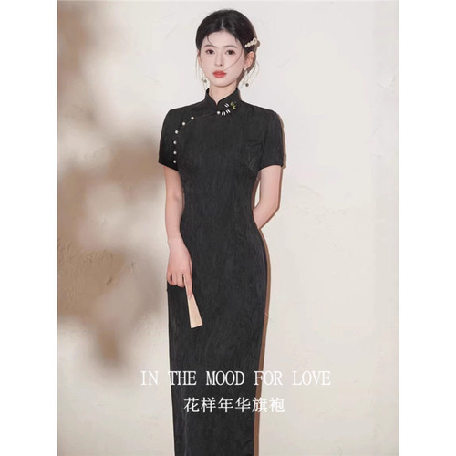 2026春夏黑色花扣国风长裙