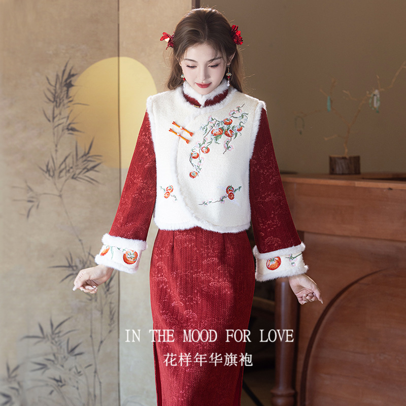 新中式红色刺绣马甲套装