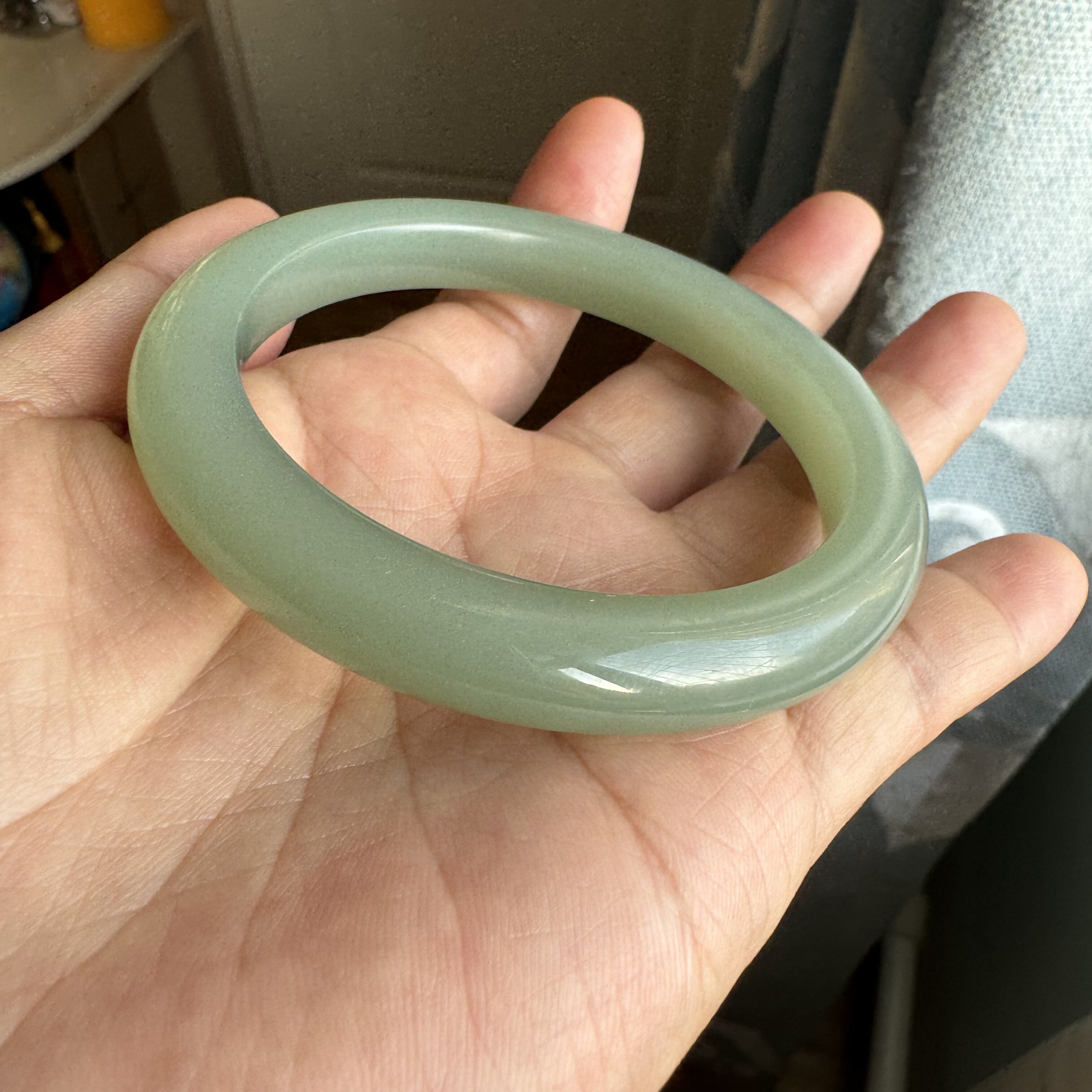 60圈青海野牛沟老矿料和田玉葡萄晴手镯起胶起荧光无结构钢板料镯
