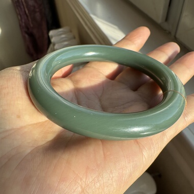 56圈和田玉粉青手镯俄碧夹层料沙枣青鸭蛋青与结构玉镯圆条收藏镯