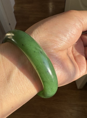 56圈和田玉碧玉手镯油糯乌兰海苹果绿无棉裂女士收藏玉镯鲜翠靓丽