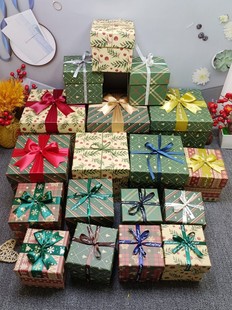 圣诞节正方形礼品盒礼物空盒圣诞树下纸盒堆头橱窗礼物盒