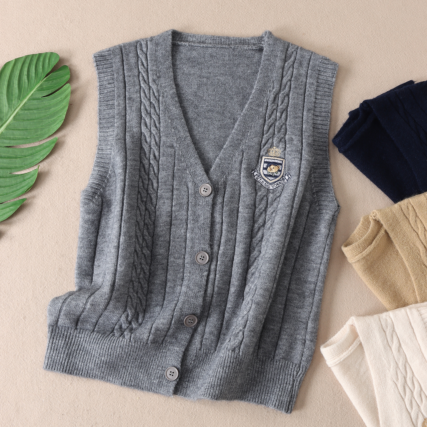 学院风V领刺绣针织无袖马甲上衣