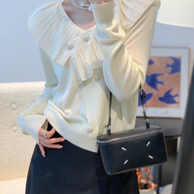 2025秋新款长袖高级设计感超细羊毛针织衫别致小众时尚女人味上衣