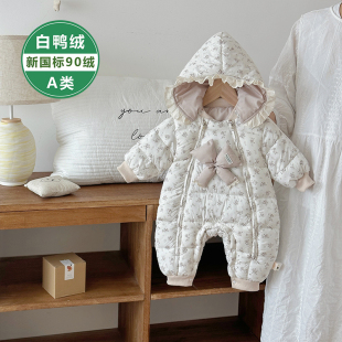婴儿90白鸭绒爬服冬季满月公主女宝宝保暖羽绒服网红可爱连体套装