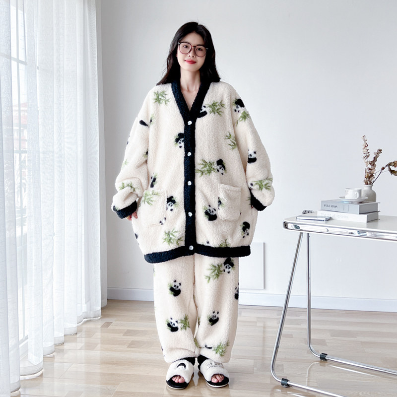 女珊瑚绒卡通熊猫大码睡衣套装