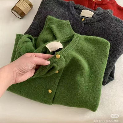 档口EGG鸡蛋小金扣针织开衫圆领