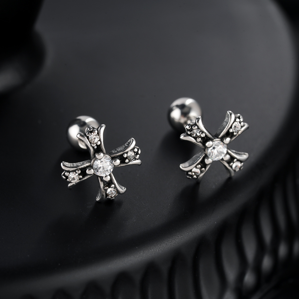 神圣十字架耳钉男款痞帅时尚潮流个性轻奢镶钻耳环女小众设计耳饰