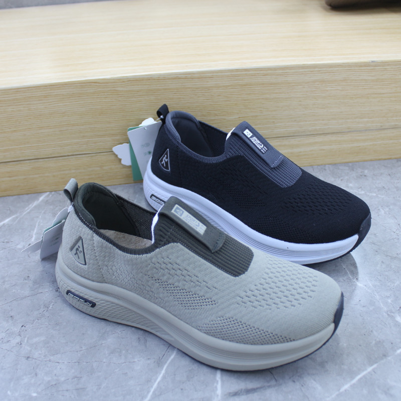 春季新款男鞋老北京布鞋圆头宽松透气百搭男休闲鞋平底套脚爸爸鞋