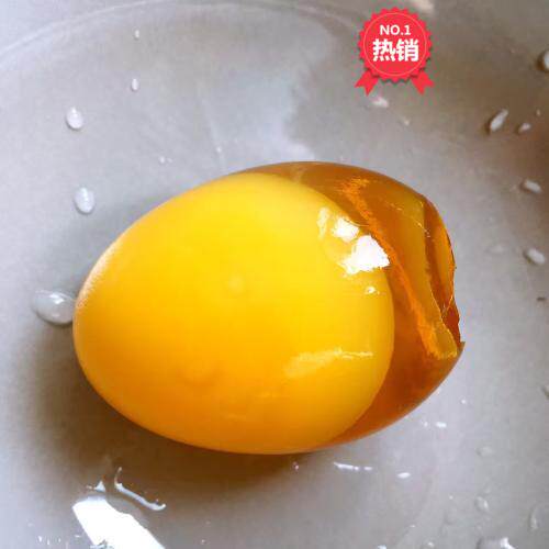 贵州特产织金特色黄心皮蛋传统制作的泥巴皮蛋小作坊制