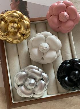 1000SE王一博同款类型金色羊皮山茶花胸针款高端真皮超定型胸花