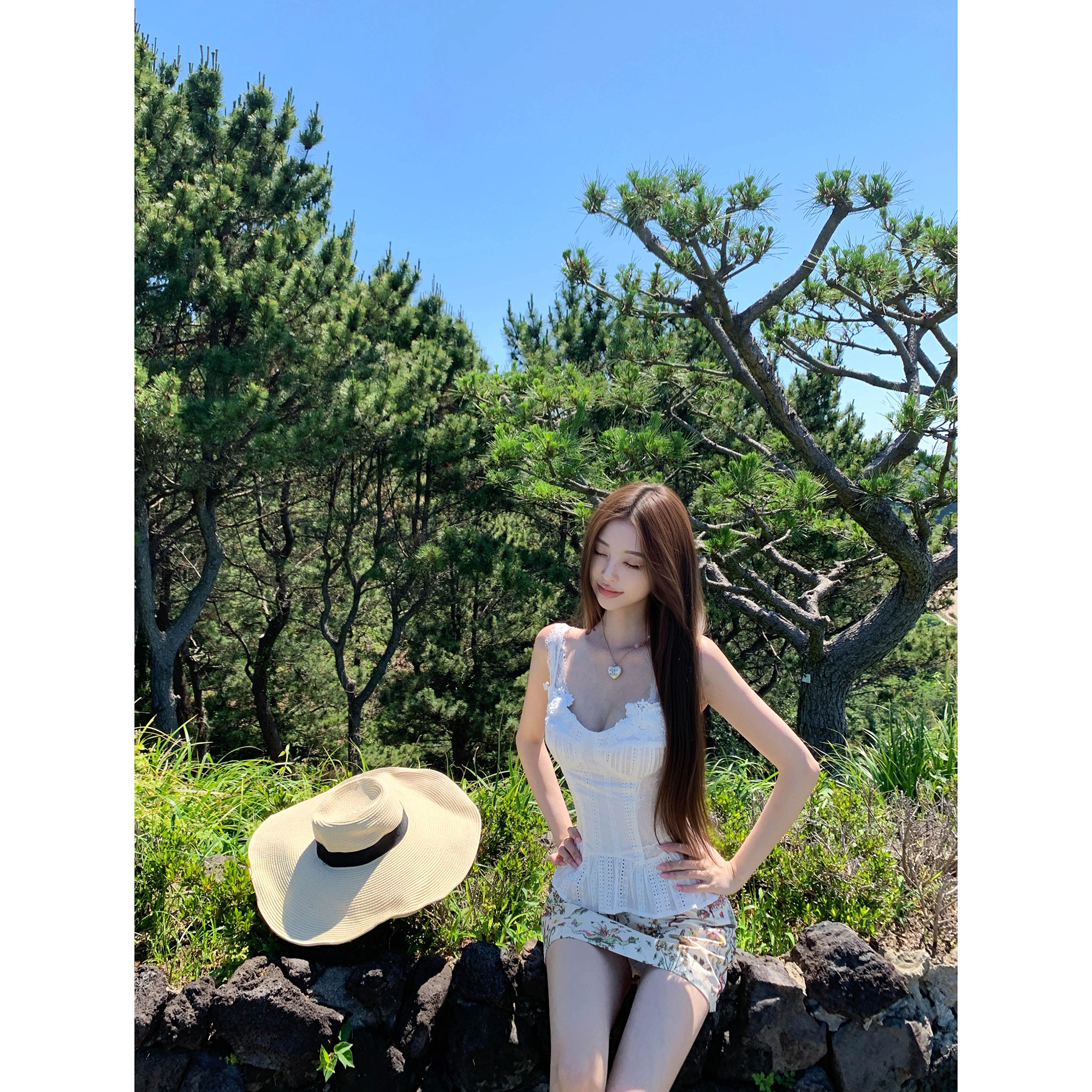 蕾丝吊带上衣女夏日法式白色背心图片