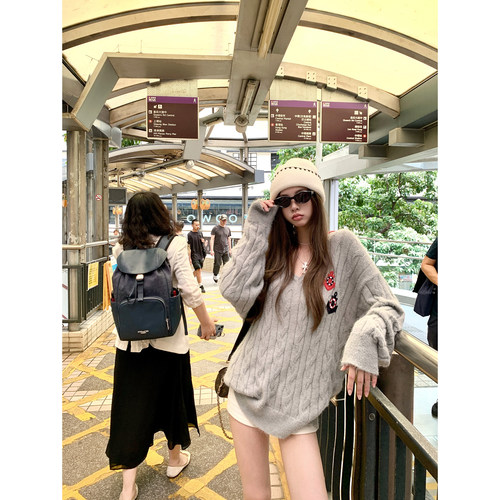 Thas9i九亿 马德里假日 V领撞色翻领航海风羊毛牛绒麻花毛衣上衣