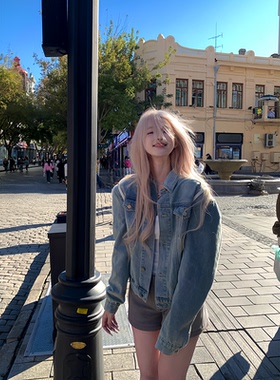 Thas9i九亿 牛仔超忙 复古蓝水洗垫肩牛仔外套女秋季休闲短款夹克