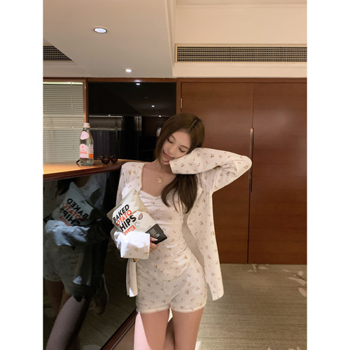 Thas9i九亿 软糯亲肤碎花蕾丝拼接开衫女性感V领吊带背心短裤套装