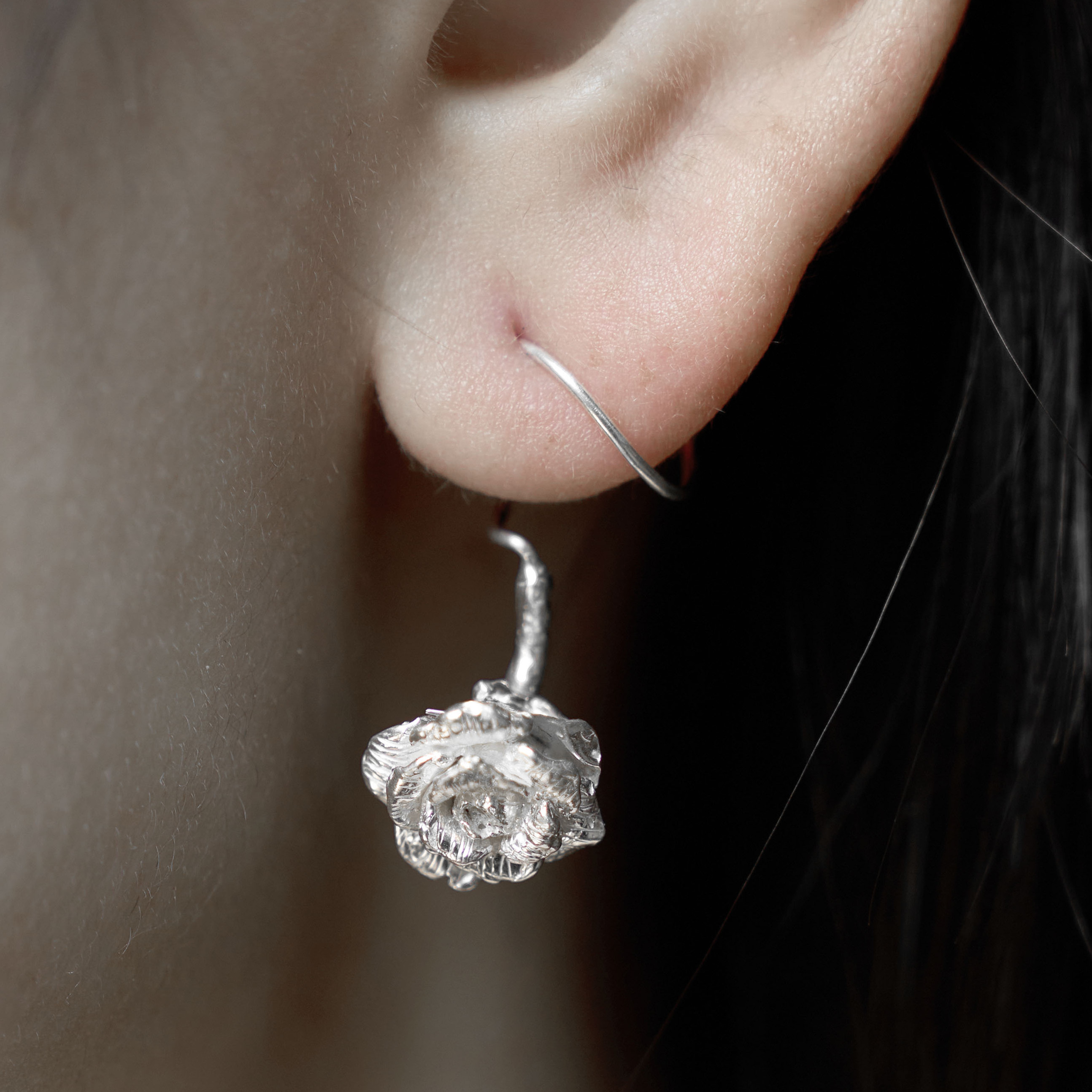 東黑三白/ 小玫瑰  s930纯银原创设计感百搭简约小众耳钉礼物