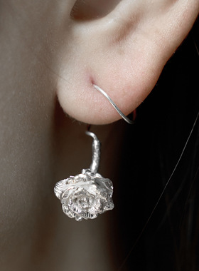 東黑三白/ 小玫瑰  s930纯银原创设计感百搭简约小众耳钉礼物