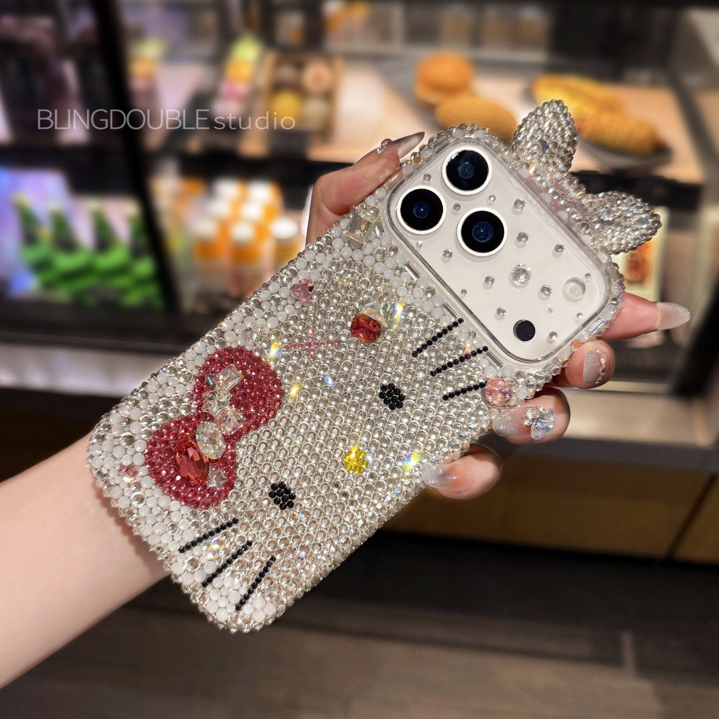 适用于iPhone18ProMax水钻手机壳女款苹果17带钻石闪16卡通猫可爱15plus镶钻14全包13mini防摔12新潮11防摔XS